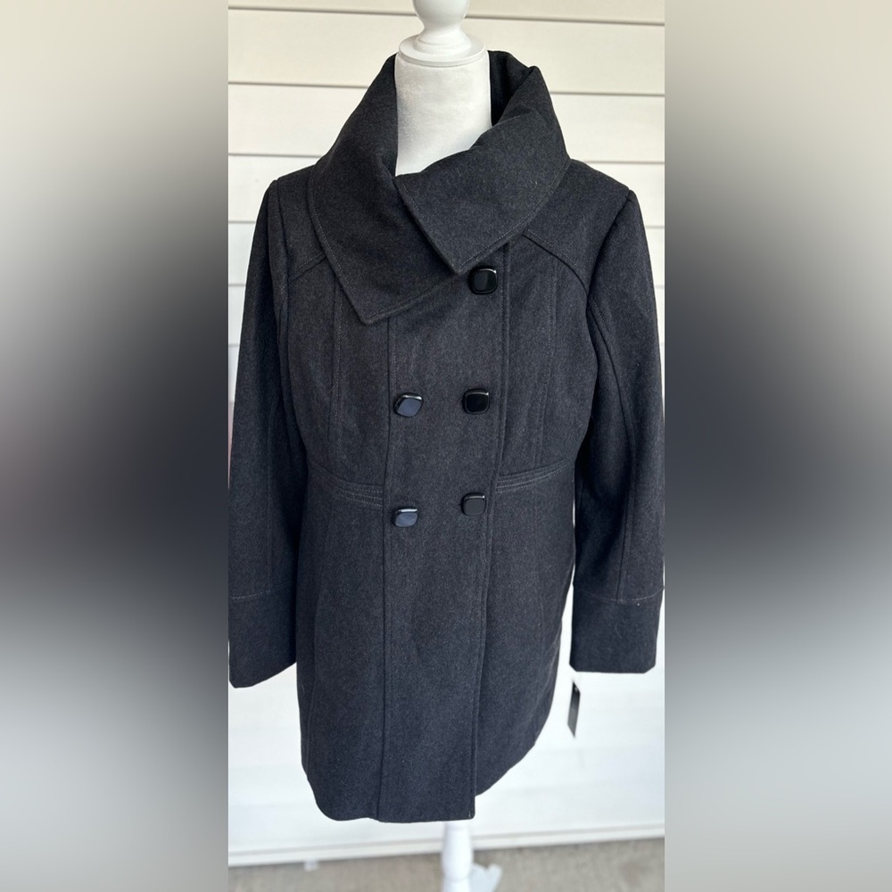 NWT Wool Blend Coat Charcoal Button Up Size Large
NEW